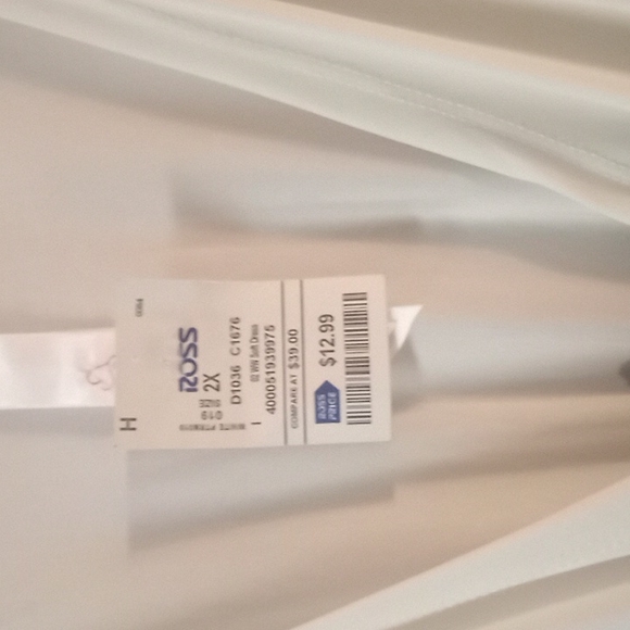 Dress - Picture 4 of 4